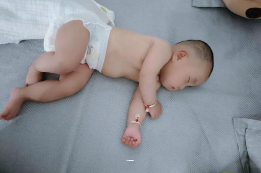 沧州几个月宝宝会抬头